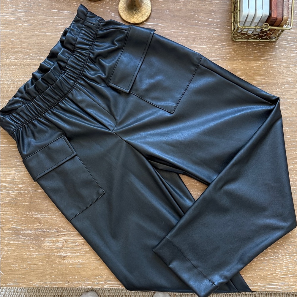 Banana Republic Black Faux Leather High Waist Paper Bag Cargo Pants. Size:XS